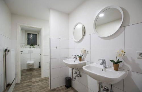 T&K Apartments 6 and 10 Room Apartment in Neuss for big Groups 22min to Fair DUS - Foto 29