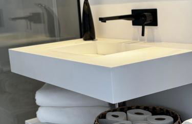 Marbella Bliss - Luxury 4-Bedroom VILLA with Garden, Private POOL & Jacuzzi, Marbesa near- 5 min to the Cabopino Beach - Photo 71