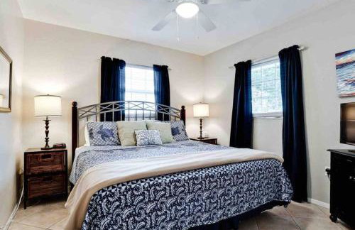 Great shape after Milton -Gorgeous Pool! - os - Photo 22