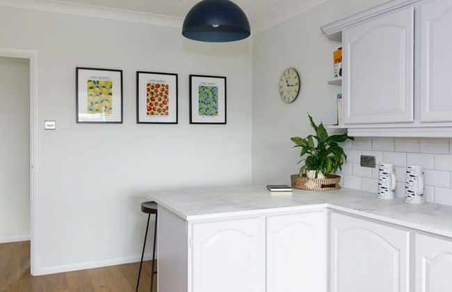 Coastal Retreat for 8 With Hot Tub - Walk to Beach - Foto 10