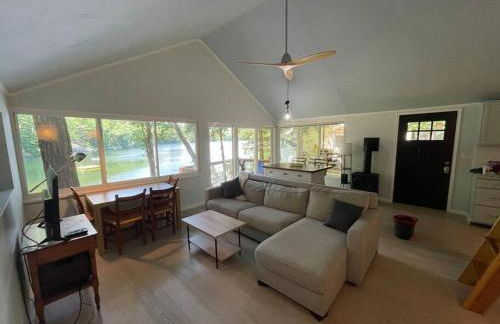 Berta's Lake Front Cottage on Winona Lake! - Foto 21