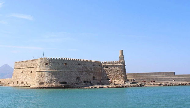 Fuerte de Heraklión desde el agua
