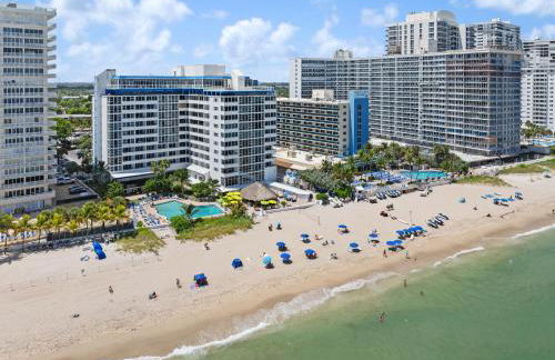 Beach Front 2 Bed Condo - Pool & Tiki Bar - Foto 9