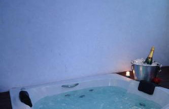 Chalé com Jacuzzi e churrasqueira em Florianópolis - Photo 2