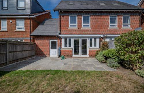 Family & Contractor Friendly 3 bed house Sleeps 8 in Maidenhead - Foto 17