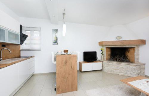 Beautiful Villa Petra with Summer Kitchen and Pool - Foto 17