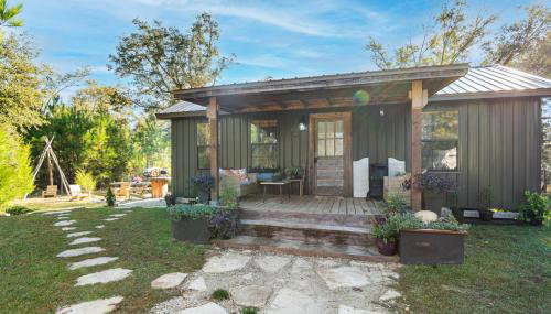 Cabin close to FL Caverns! Hot Tub, WI-FI, & Firepit - Foto 2