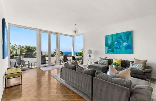 Sea Serenity Coastline Views and Pool - Photo 2