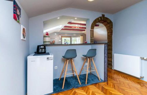 2 Bedroom Amazing Apartment In Bakar - Photo 16