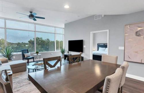 Luxury 1260sq ft 2 Bd 2BTH in DT - Foto 10