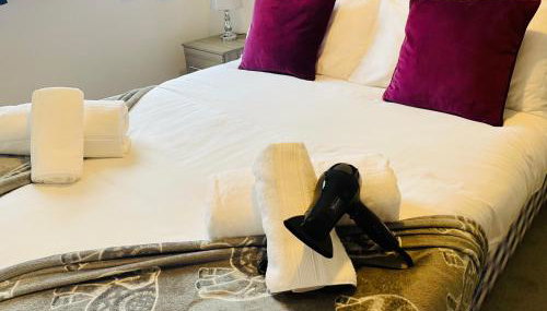 Spacious and Bright 2 Bedroom Apartment, Sleeps 6, 1st Floor with Free Parking, Business and Leisure by Jesswood Properties - Foto 3