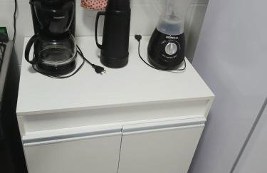 FLAT ACONCHEGANTE poucos min da praia - Foto 6