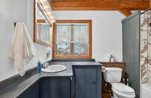 Cozy Mountain Retreat with Hot Tub & Fire Pit - Foto 35