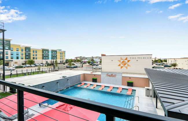 Relax in a Luxe Resort-style Condo - Foto 18