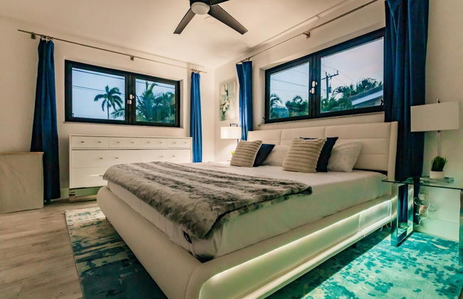 Modern Spacious Home With Pool Jacuzzi - Photo 21