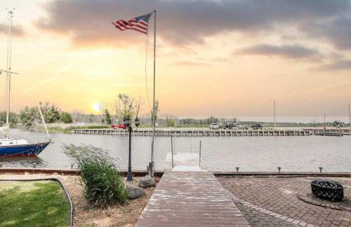 Waterfront Home with Dock Sleeps 8 - Foto 51