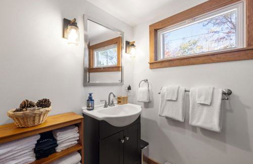 Secluded Cottage with hot tub, fire pit, and views - Foto 7