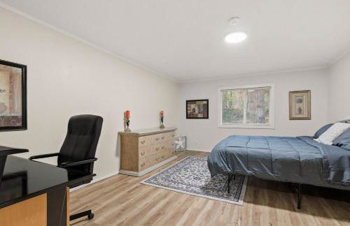 4-Bedroom Chateau in Southern Washington- Luxurious Retreat with Pond & Creek - Foto 38