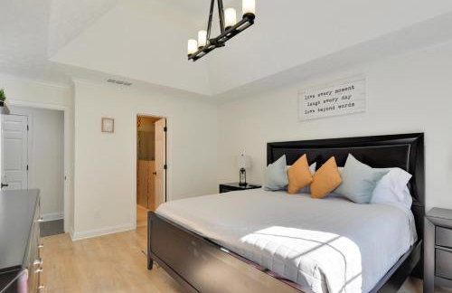 Spacious Winder Getaway with Hot Tub and Game Room! - Foto 15