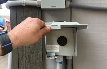 Hot Tub-EV-Kid Friendly-Arcade Game-BBQ-Fire Pit - Photo 4