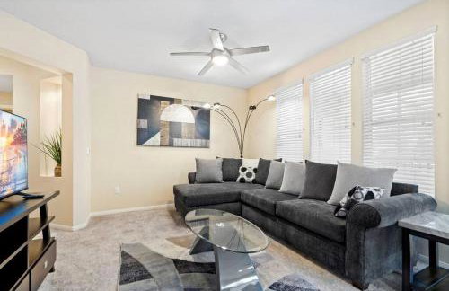 Lovely & coxy 2BR/2BA! 5MIN to Disney! - Photo 5