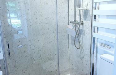 CABIN 8 Pet friendly Family glamping Seaview - Photo 32