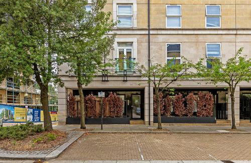 MK CITY CENTRE, THE DIAMOND SUITE, FREE Parking Space, PREMIUM SPACIOUS Apartment with FOOSBALL TABLE - Foto 8