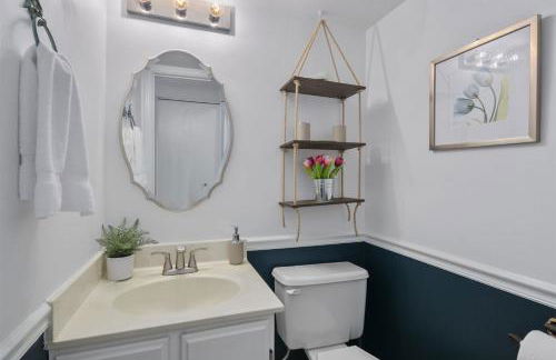 Luxury Sterling townhome - Private, Self checkin - Foto 23