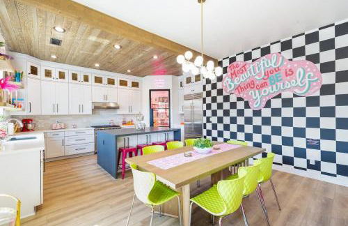 Flagstaff Barbie Dream House - Photo 10