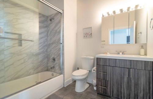 Spacious 2BR Vacation Rental with City View, Optional Parking and Gym Near McCormick Place & Downtown Chicago Attractions - Foto 9