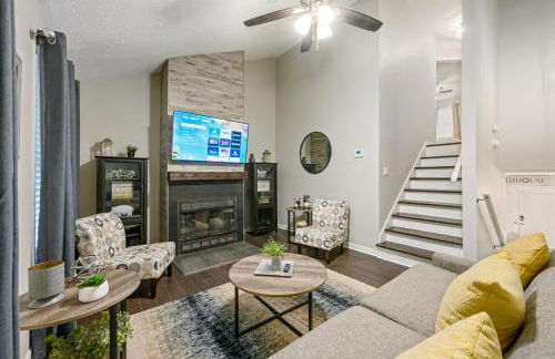 Lots of Hot Spots & Activities Near This Townhome - Foto 10