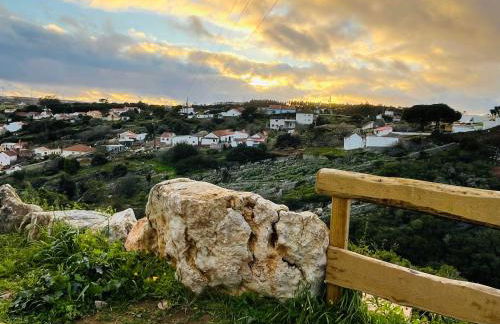 Charming Rustic Wine Cellar House in Reguengo Grande with Fireplace - Foto 27