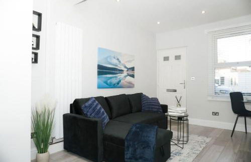 Luxury 3-Bedroom Home , with Free parking - Photo 1