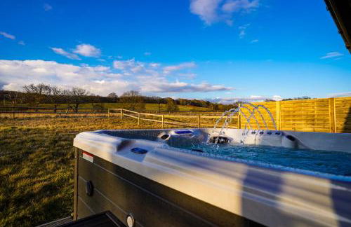 Starlight Lodge - 4 bedroom Barn with Hot Tub! - Foto 50