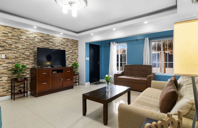 Urban 5BR Private Pool Getaway 10 Min- Bch - Foto 6