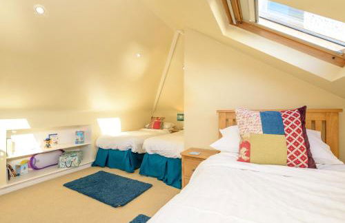 Beach Front House with Stunning Sea Views and Free Parking - Foto 16