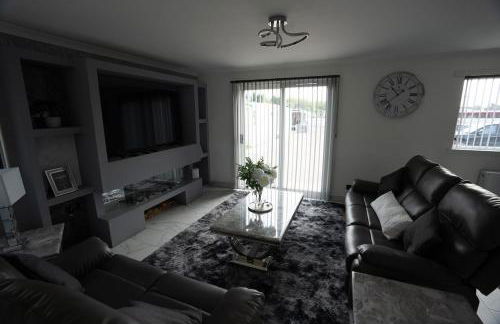 Brechin Getaway Luxury 3 bedroom house - Photo 3