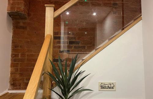 DJH Homes - Luxurious and chic 3BR Grade II Industrial House with log burner and electric blinds - JQ, Birmingham City - Foto 28