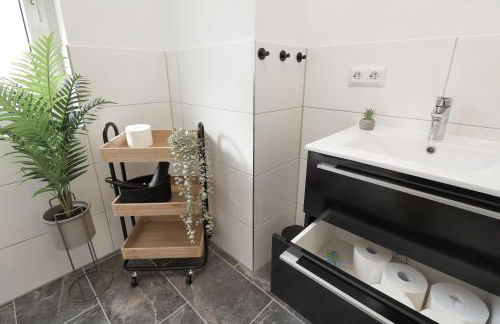 Design am Rhein I Traumlage Rheinufer I 3BR I Küche I öffentl Parkplätze I helloYOU apartments x BRIGHT Collection - Foto 53