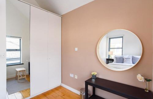 City Retreat, 2 Bed House with Cloudstream Hot Tub - Foto 34