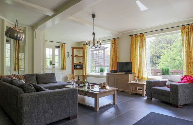 Rendeux Villa With Garden - Photo 16