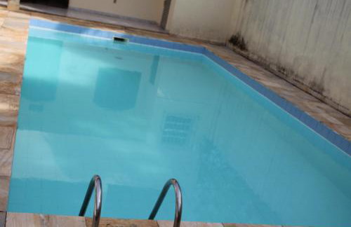 Casa muito espaçosa privativa com Piscina, Churrasqueira e área gourmet - Foto 17