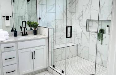 Stylish Retreat - Close to Downtown - Open Layout - Foto 7
