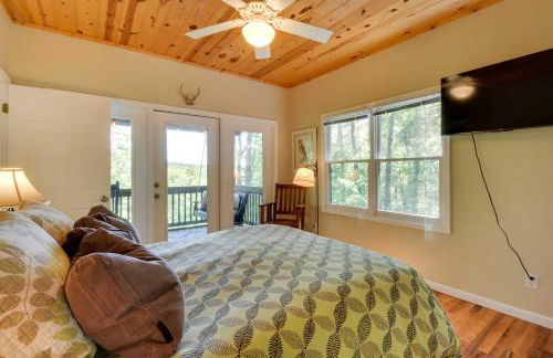 Spacious Georgia Escape with Fireplace, Deck and Grill - Foto 9