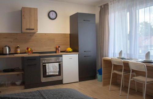 Modernes Studio mit großem Balkon, vollausgestatteter Küche und idealem Arbeitsplatz für Home Office - Foto 9