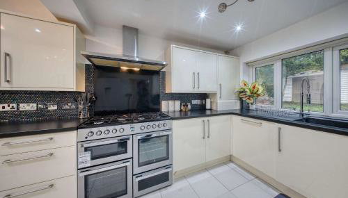 Modern 3BR Manchester Home Sleeps 7 Parking - Foto 2