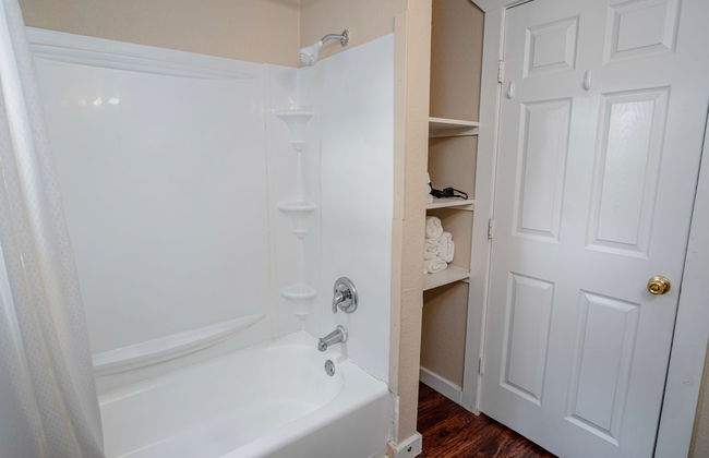 Cozy Downtown Guest House 2br/1ba Sleeps 8 - Foto 23