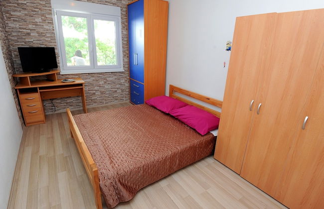 Holiday House With Pool - Photo 5