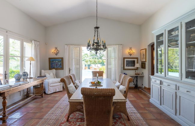 Provencal in a Height Overlooking Greenery - Foto 14