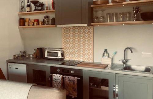 The Cabin at Shambala- now with sauna available to book! - Foto 8